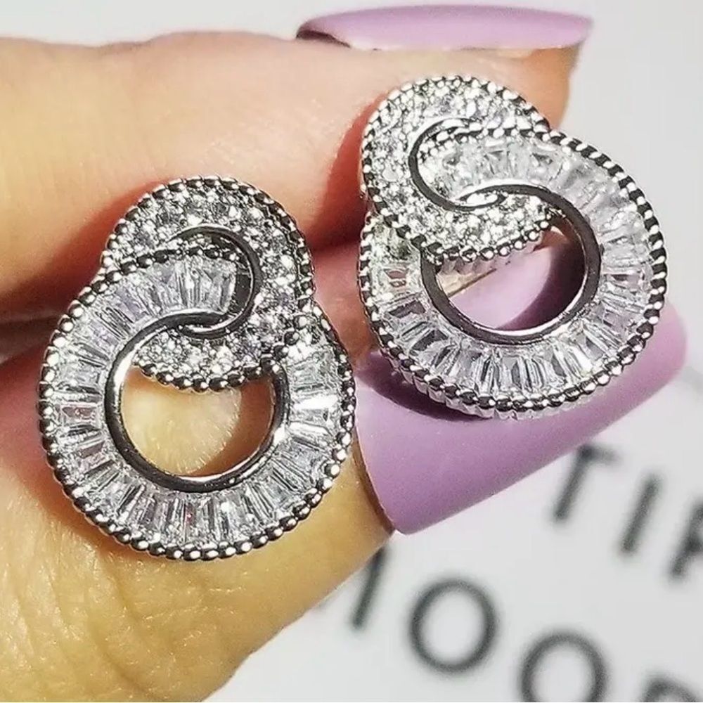 The Fancy Swirl Gorgeous earrings in 925 with lab created stones
